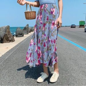 Floral Pleated midi skirt